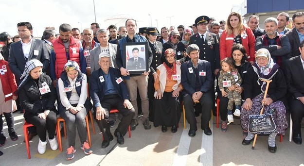 Diyarbakır'ın Dicle ilçesinde teröristler tarafından yola tuzaklanan el yapımı patlayıcının infilak etmesi sonucu şehit olan Gazipaşalı Jandarma Uzman Çavuş Fatih Uysal'ın naaşı Gazipaşa'ya getirildi.