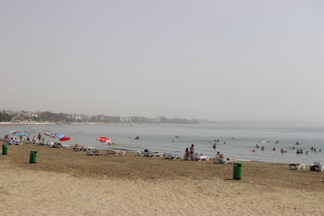 Kuzey Afrika bölgeleri ve Suriye üzerinden gelen toz bulutu, Alanya’da gökyüzünü kapladı.