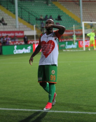 78. dakikada Vagner Love ortasında ceza sahası sağ çaprazından Candeias'ın sert vuruşunda ağlarla buluştu. 4-2