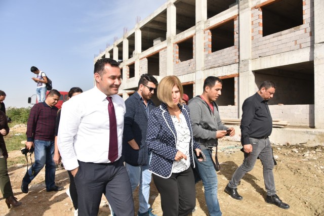 Gezin son durağı olan Demirtaş Sahipsiz Hayvan ve Rehabilitasyon Merkezinde yatırımlar hakkında bilgi veren Başkan Yücel, “345 milyon TL ile Antalya’nın en büyük yatırım bütçesine sahip belediyesi olarak, basın mensuplarımızın aracılığı ile bütçeyi nerelere harcadığımızı halkımıza duyurmak istedik.