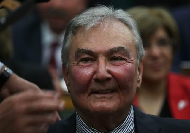 Eski CHP Genel Başkanı ve Antalya Milletvekili Deniz Baykal'ın dün partisinin grup toplantısında çekilen fotoğrafından yanaklarındaki kızarıklık dikkat çekmişti.