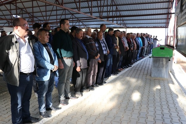 Kazada Razgatlıoğlu ile yolcu koltuğunda oturan kız arkadaşı Ülkü Özcan (20) olay yerinde hayatını kaybetti. Kasklarının kollarında takılı olduğu anlaşılan Razgatlıoğlu ve Özcan'ın cenazesi Antalya Adli Tıp Kurumu Morguna gönderildi.