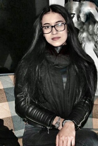 Kızını toprağa veren baba Metin Özcan, "Kızımı kurtarın dedim, bana ölüsünü verdiler" diyerek gözyaşı döktü.