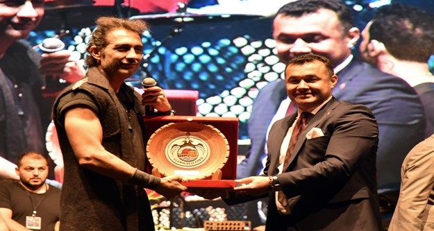 Kıraç, hediyeler için Başkan Yücel'e teşekkür etti