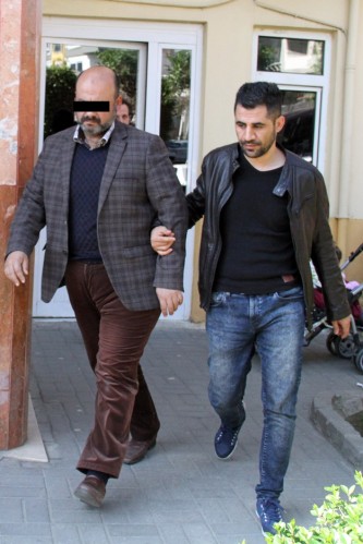 Karar üzerine sabah saatlerinde harekete geçen Alanya İlçe Emniyet Müdürlüğü Terörle Mücadele Grup Amirliği ekipleri, şüphelilerin adreslerine eş zamanlı operasyon düzenledi.