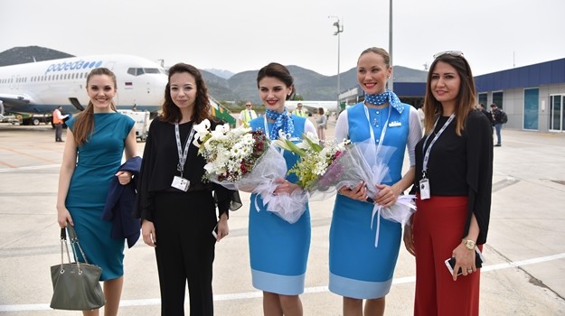 Karşılamanın ardından gazetecilere açıklama yapan Pobeda Havayolları CEO'su Andrey Kalmykov,
Alanya’nın ilk destinasyonları olduğunu söyledi. Kalmykov,” Antalya benim için 2 bir ev ve birkaç yıl buradan oturdum. Tekrar buraya gelmekten çok memnunum. Uçakla 188 yolcu getirdik ve Moskova’ya 163 yolcu götüreceğiz. Şuan charterlarla ilgili bir problem yok. Antalya’da çok yerleşik yabancı bulunuyor. Burada bulunma sebebimiz kültürünü ve turizm alışverişi” dedi.