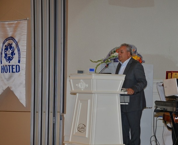 Kurucu üyesi olduğum ve uzun yıllar yönetim kurulu başkanlığı yaptığım, şimdi ise onursal başkan ve başdanışman olarak görev almaya devam ettiğim kuruluşumuza bu güne kadar başkanlık eden Sema Yorutur ve görev başında olan Tarık Saylar başkanlarıma, yönetim, denetim, proje ve eğitim komite kurullarımıza, kuruluşumuzun eğitim, etkinlik ve faaliyetlerine desteğini esirgemeyen saygı değer turizmcilerimize, işletmecilerimize, iş ortaklarımıza, basınımızın kıymetli mensuplarına, canı gönülden tüm içtenliğimizle teşekkür ediyor ve şükranlarımızı sunuyoruz" dediç