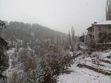 Bir gün önce yemyeşil olan olan yaylalar tamamen beyaza büründü.