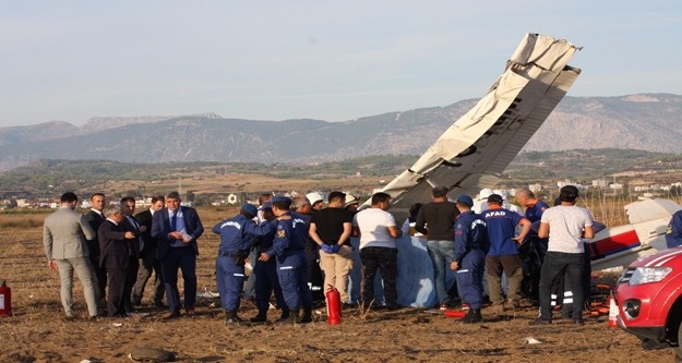 Bugün ise Manavgat’ta ilk uçuşunu gerçekleştirmek için havalanan pilot Serkan Dilci kullandığı uçak yaklaşık 5 dakika sonra saat 15.30 sıralarında Ulualan Kum mevkiinde düştü.