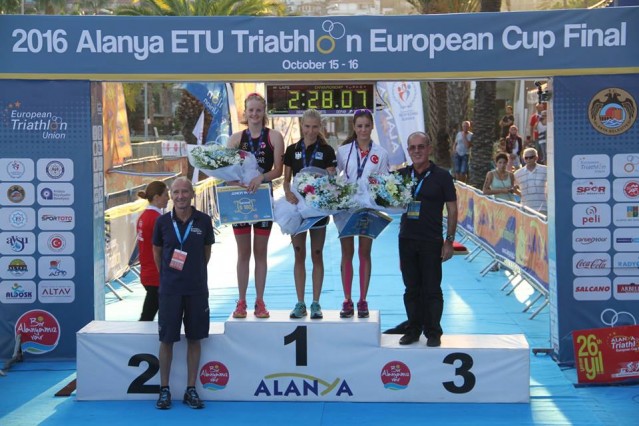 26 yıldır Alanya’da geleneksel hale gelen triathlon yarışları bugün yaş grupları olimpik mesafe ile start aldı. Pazar günü sona erecek yarışlara, 544 sporcu katılıyor.