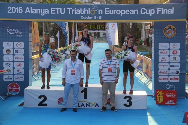 Yaş grupları olimpik mesafede 92 sporcu, yaş grupları sprint mesafede 102 sporcu, genç kadınlarda 12 sporcu, büyük kadınlarda 16 sporcu, genç erkeklerde 20 sporcu, büyük erkeklerde 34 sporcu ve aquathlon yarışlarında 268 sporcu yarışıyor. İlk gün yarışlarında yaş grubu uzun mesafe, genç kadınlar ve büyük kadınlar yarışı koşuldu.