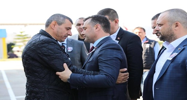 Şehit askerlerden Topçu Er Yusuf Önder’in (22) cenazesi, bu sabah Van’da düzenlenen resmi törenin ardından Türk Hava Kuvvetlerine ait uçak ile Gazipaşa Havalimanına getirildi.