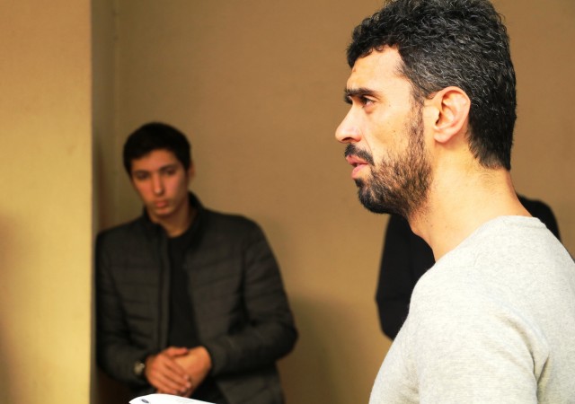 Sofuoğlu, Toprak ve Tümay Razgatlıoğlu’na taziyelerini sunarak başsağlığı diledi. Kenan Sofuoğlu, cenaze alındıktan sonra Milli Sporcu Toprak Razgatlıoğlu’na sarıldı. Cenaze karayoluyla Sakarya’ya götürülürken, yarın öğle namazını müteakip Orhan Cami’de kılınacak cenaze namazının ardından defnedilecek.