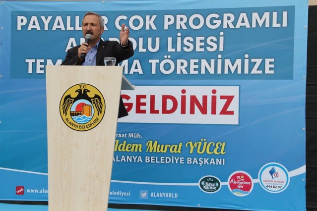 Temel atma töreninde söz alan Antalya Milletvekili Prof.Dr. Ahmet Selim Yurdakul’da Belediye Başkanı Yücel ve eğitime destek verenlere teşekkür etti. “Herkese dokunan, herkesi kucaklayan bir belediye başkanınız var” diyen Prof.Dr.Yurdakul, Çok Programlı Lisesi’nin hayata geçirilmesini sağlayan Belediye Başkanına, yardımseverlere ve emeği geçenlere teşekkür etti.