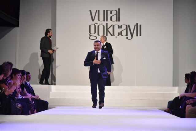 Sanatın ve sosyal sorumluluğun buluştuğu bu keyifli organizasyonda seçkin konuklar, Alanya Belediye Başkanı Adem Murat Yücel ve Vural-Meral Gökçaylı’nın kusursuz ev sahipliğinde unutamayacakları bir hafta sonu yaşadılar.