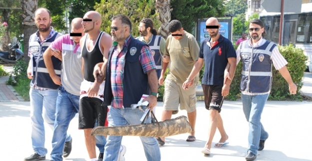 DANİMARKALI KADINI SİLAH ZORUYLA...