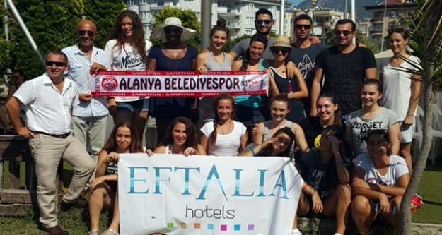 KIZLAR YENİ SEZONU BARBEKÜ PARTİSİYLE AÇTI