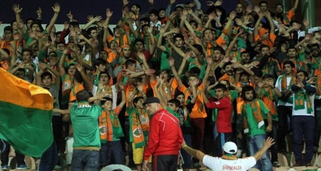 ŞİMŞEKLER HOCAYA SAHİP ÇIKTI