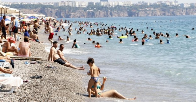 35 DERECE SICAĞI GÖREN DENİZE KOŞTU