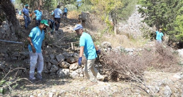ALANYA KALESİ'NDE TEMİZLİK VAKTİ