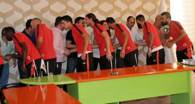 ALANYASPOR'A BAYRAM MORALİ