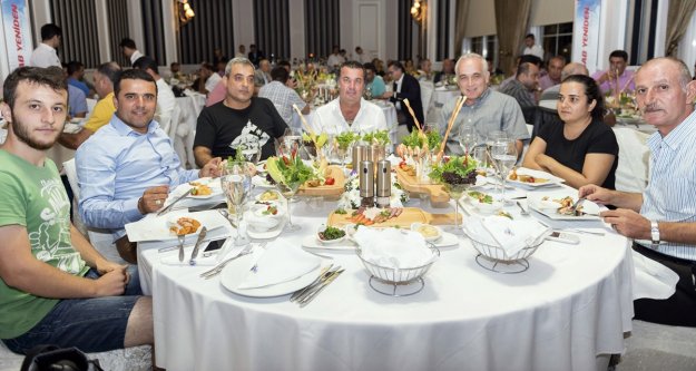 BAŞKAN ADAYI ACENTELERLE BULUŞTU