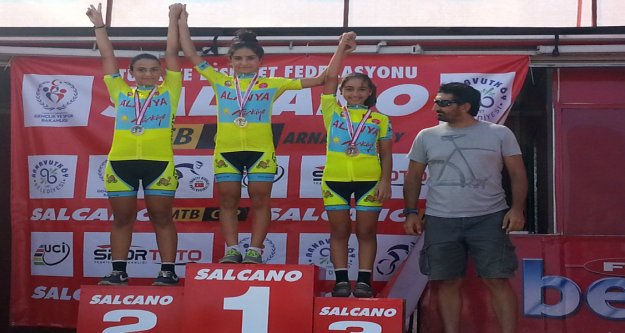 BELEDİYESPOR PEDALDA KÜRSÜYÜ YİNE KAPATTI