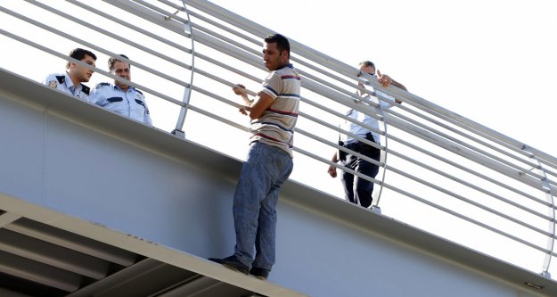 EŞİYLE TARTIŞINCA SOLUĞU ÜST GEÇİTTE ALDI