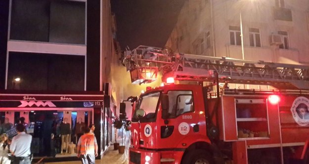 İŞYERİ YANARAK KÜLE DÖNDÜ