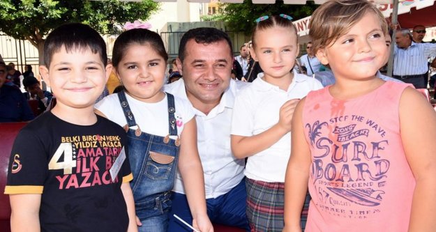 MİNİKLERİN YÜCEL SEVGİSİ