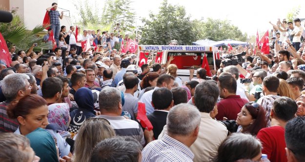 ŞEHİDİMİZ SON YOLCULUĞUNA UĞURLANDI