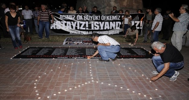 ANKARA'DAKİ PATLAMADA ÖLENLER MUMLARLA ANILDI