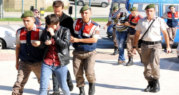 ARAÇTAN 9 POMPALI VE 1 TABANCA ÇIKTI