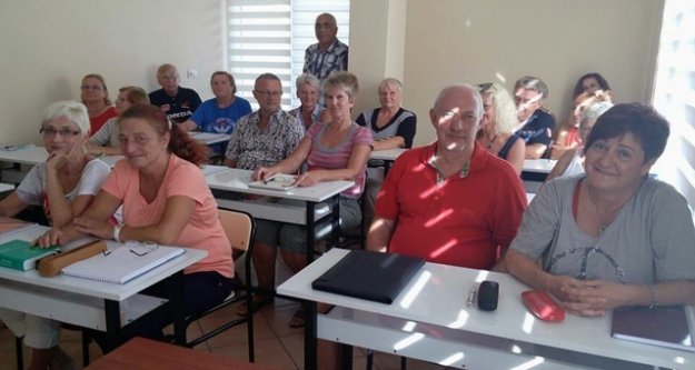 ASMEK'TE TÜRKÇE ÖĞRENİYORLAR