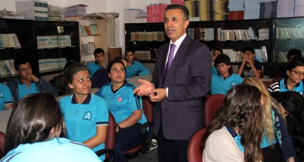 BELEDİYE ÖĞRENCİLERE HAYVAN SEVGİSİ AŞILIYOR