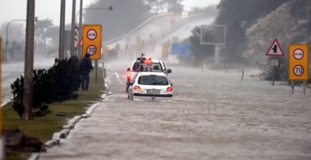 BÜYÜKŞEHİR EKİPLERİ FIRTINA ALARMINDA