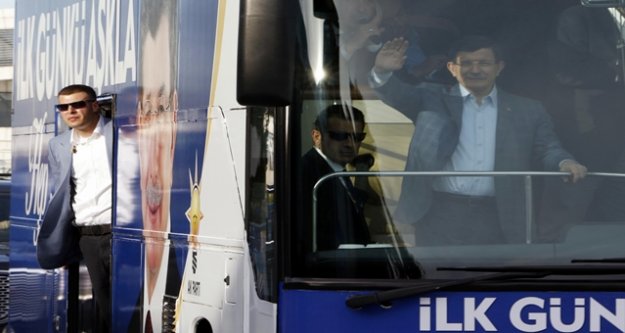 DAVUTOĞLU İÇİN ETTEN DUVAR ÖRDÜLER