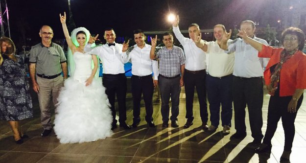 GELİNDEN UYAR'A BOZKURTLU DESTEK