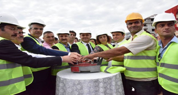 İKİ AYRI EĞİTİM YUVASININ TEMELİ AYNI GÜN ATILDI