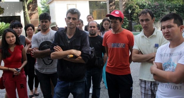 İŞTEN ÇIKARILAN OTEL PERSONELİ EYLEM YAPTI