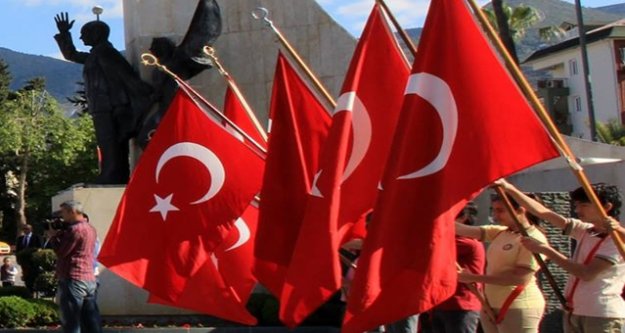 KAYMAKAMDAN BAYRAK UYARISI!