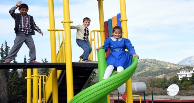 YÜCEL SÖZÜNDE DURDU, ÇOCUKLARIN YÜZÜ GÜLDÜ