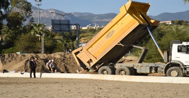 BELEDİYEDEN GENÇLERE İKİ FUTBOL SAHASI