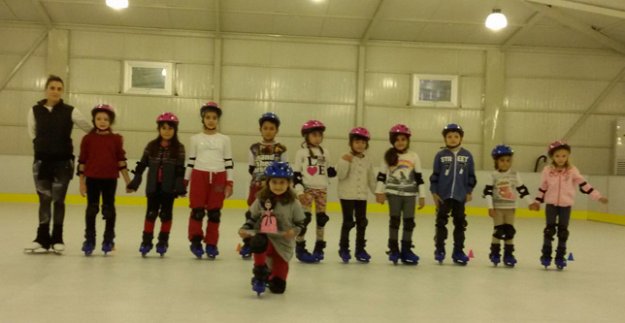 BUZ PİSTİNDE DOĞUM GÜNÜ SÜRPRİZİ