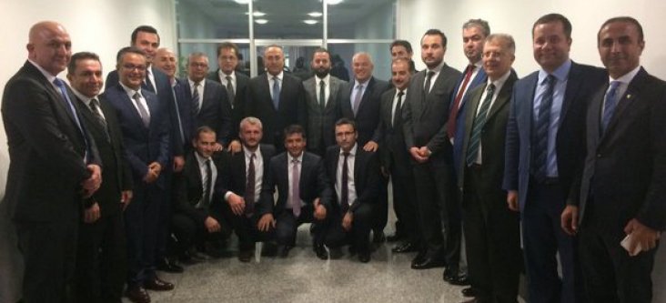 ÇAVUŞOĞLU'NU HEMŞERİLERİ YALNIZ BIRAKMADI