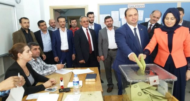 ER OYUNU EŞİYLE BİRLİKTE KULLANDI