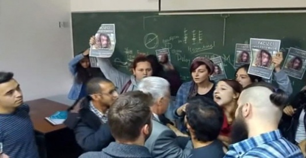 KIZLAR SINIFI BASIP TACİZCİYİ TEŞHİR ETTİLER