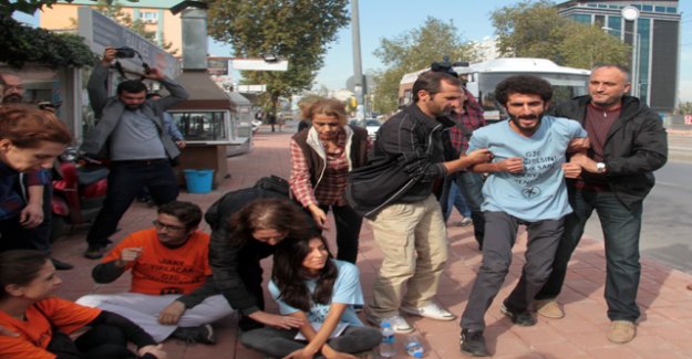 PROTESTO EDEN GRUBA POLİS MÜDAHALESİ