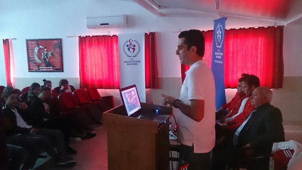 TAMRAK GENÇLERE BİLGİ VERİYOR