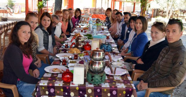 YABANCI GELİNLER TÜRKÇE ÖĞRENİYOR